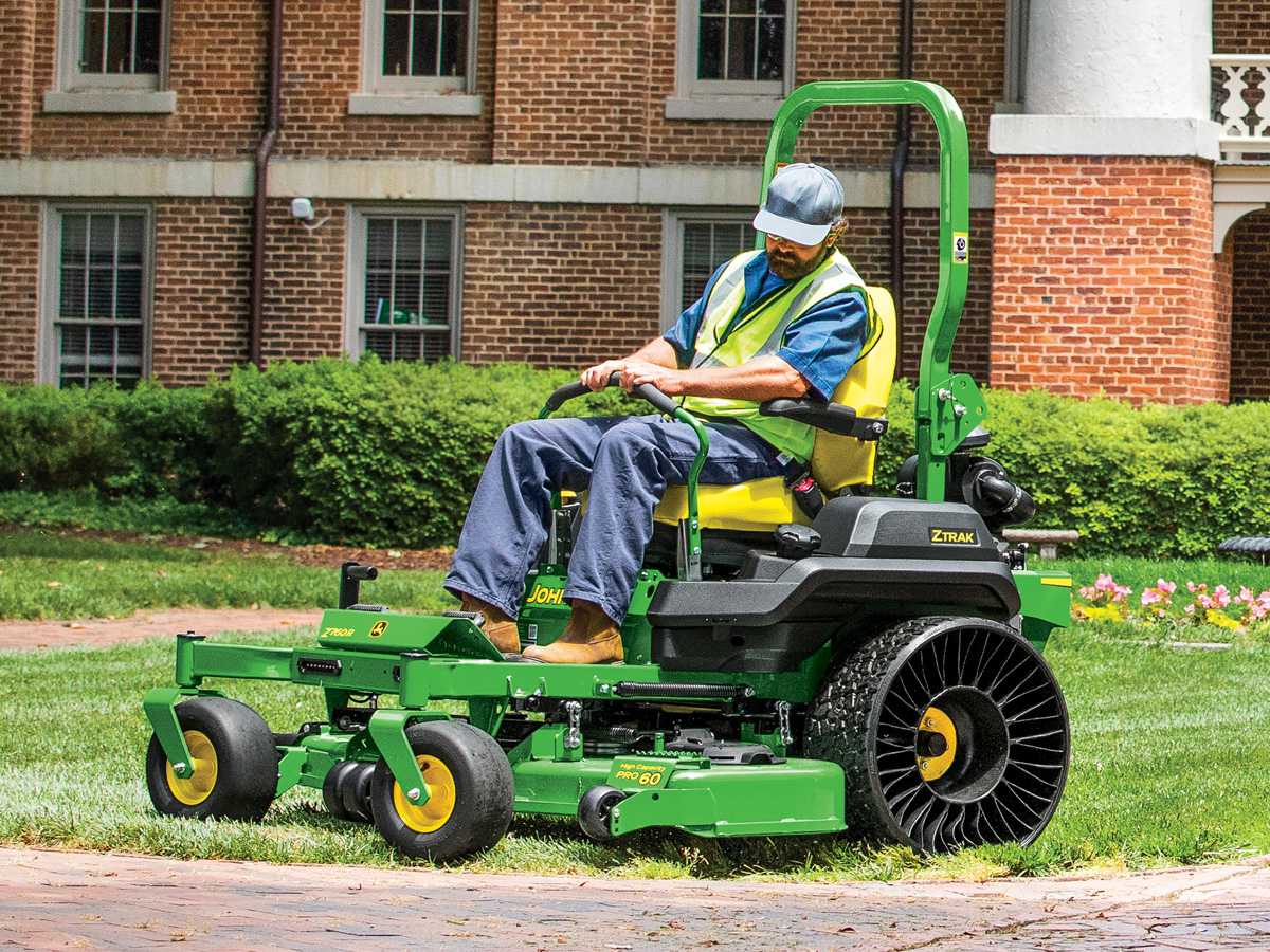 John Deere Z760R Zero-Turn Mower with Tweels and 60-inch mower deck